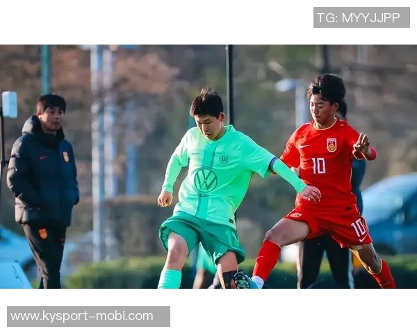 U16国足角球混战进球被判无效裁判未响哨引发争议